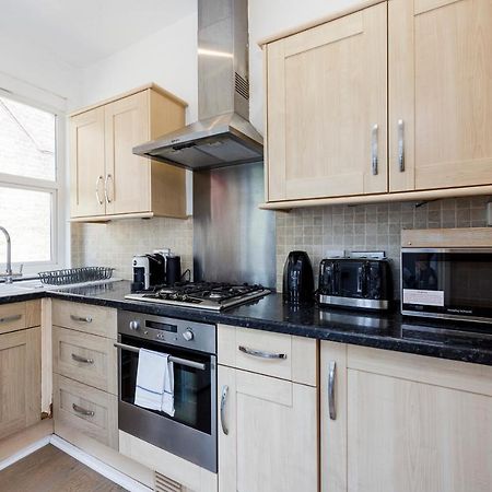 Welcomestay Colliers Wood Two Bed Apartment - Home Away From Home Londres Exterior foto