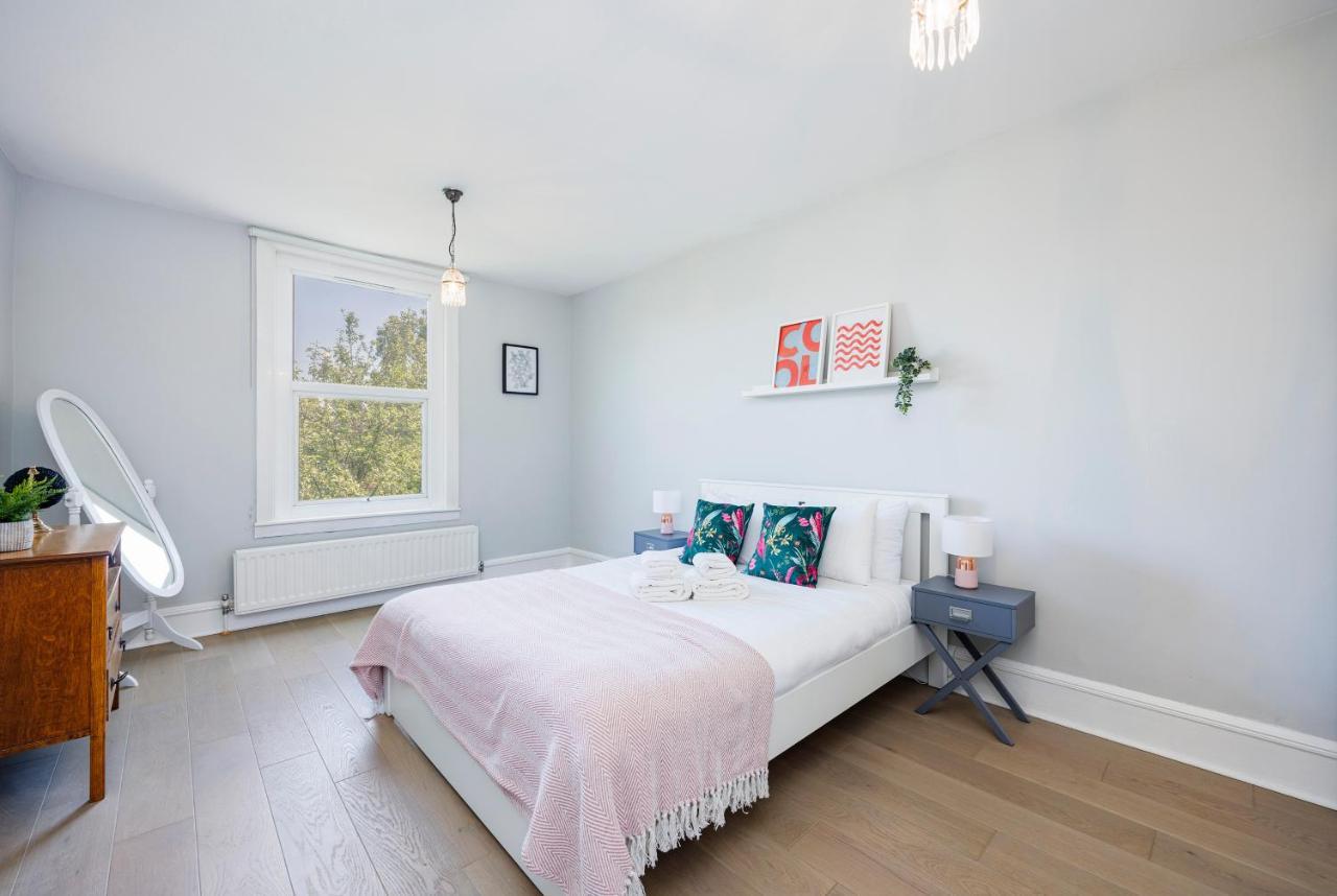 Welcomestay Colliers Wood Two Bed Apartment - Home Away From Home Londres Exterior foto