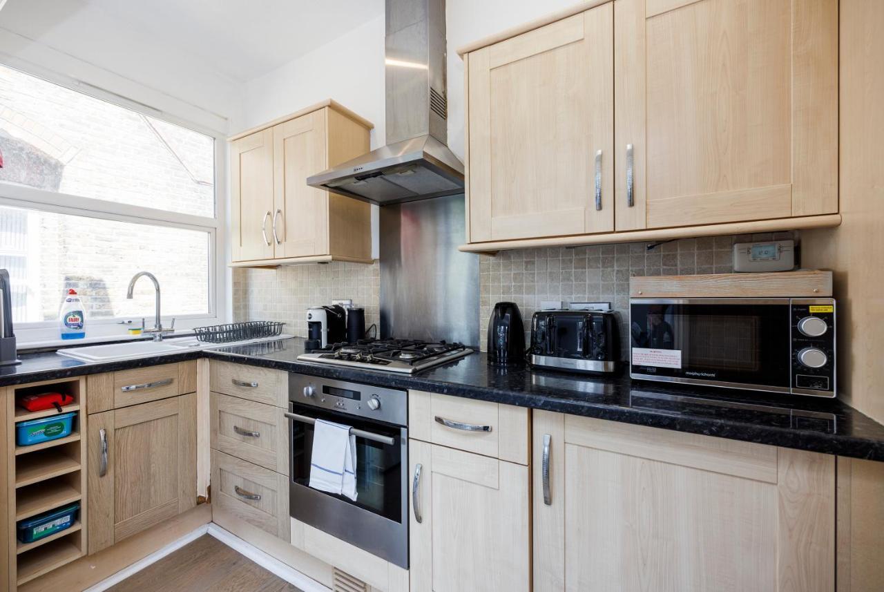 Welcomestay Colliers Wood Two Bed Apartment - Home Away From Home Londres Exterior foto