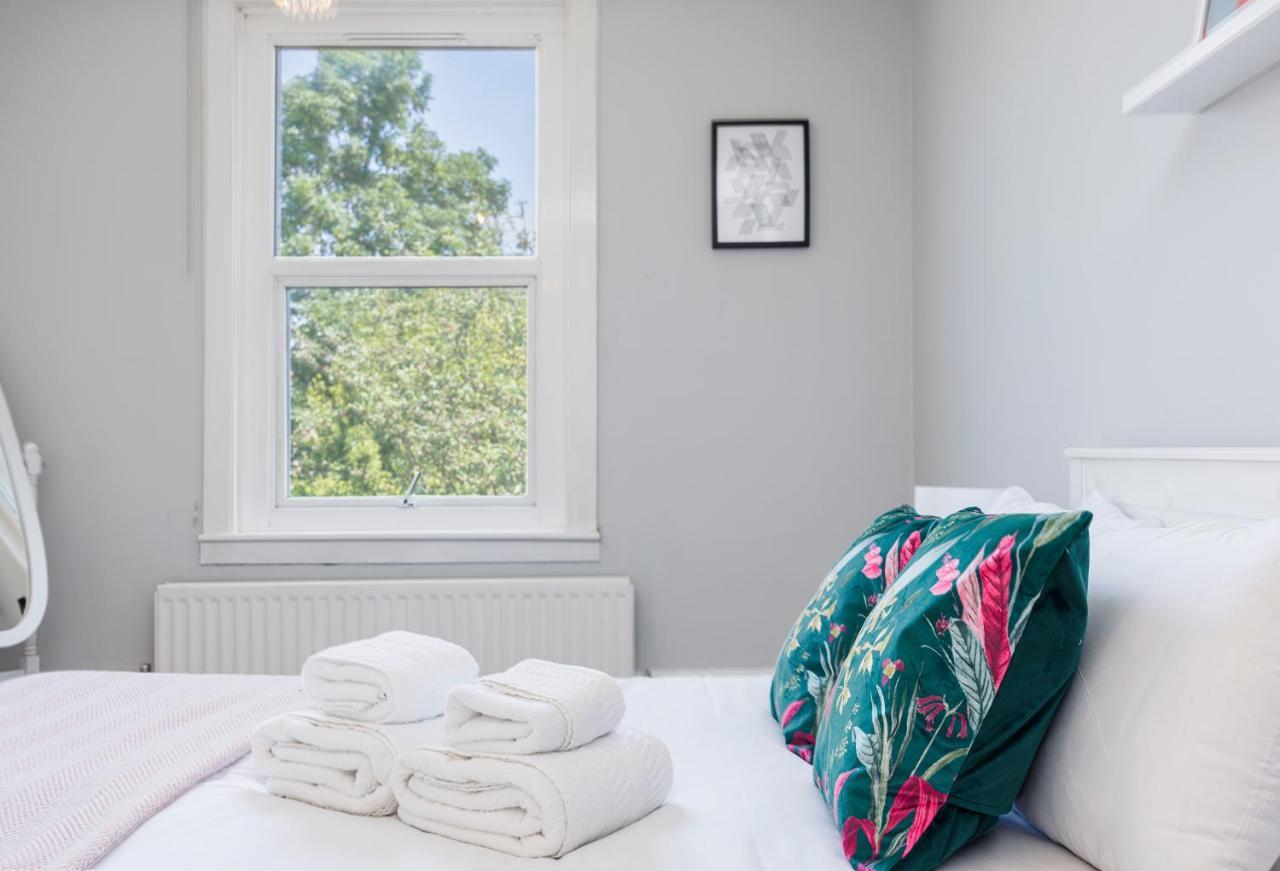 Welcomestay Colliers Wood Two Bed Apartment - Home Away From Home Londres Exterior foto
